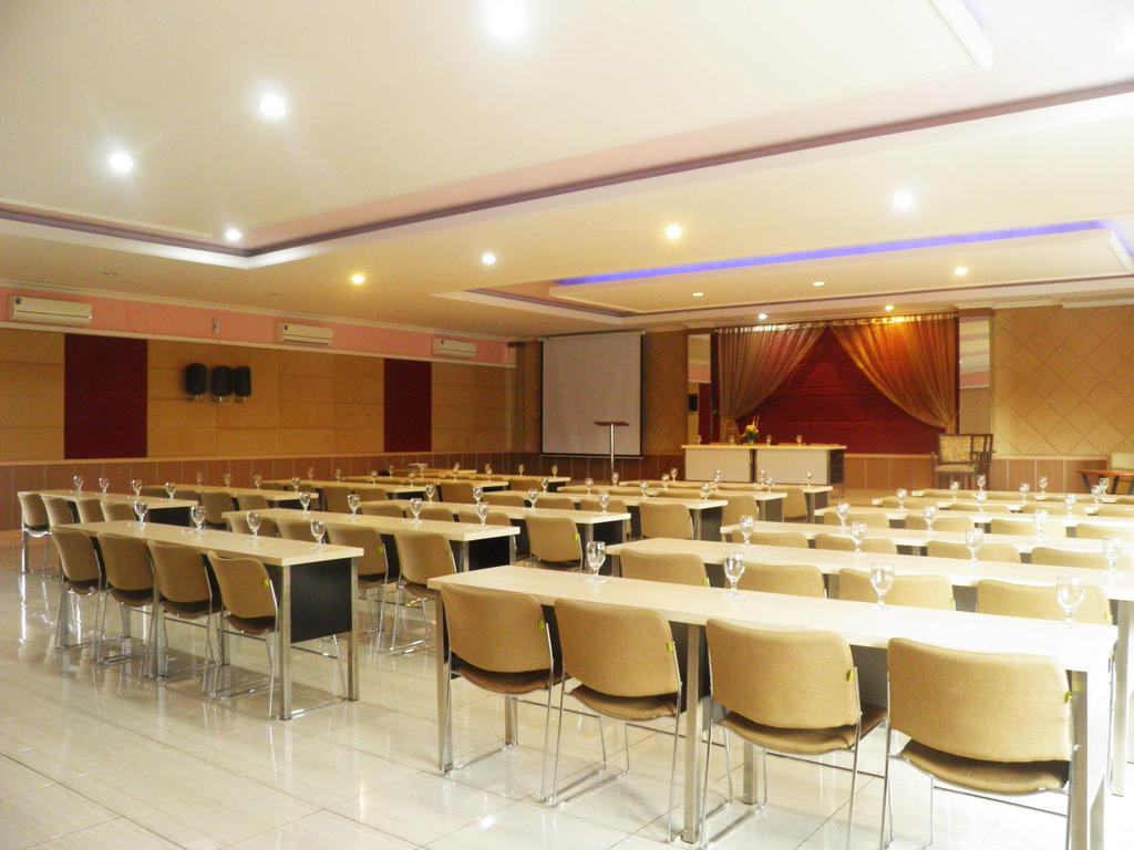 Hotel C3 Semarang Exteriér fotografie